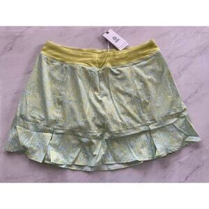 NWT Tasc Skirt Womens Medium Green Camo Rhythm Skort Tennis Golf Outdoors Skort